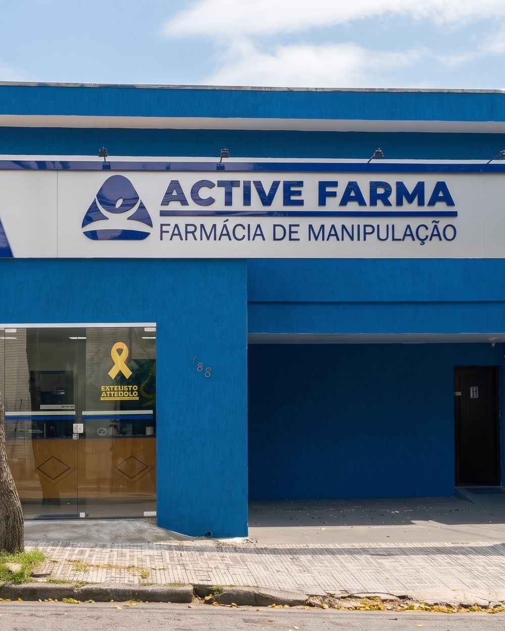 Fachada da Active Farma, farmácia de manipulação na Rua Independência, Santo André